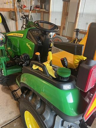 Image of John Deere 2025R equipment image 4