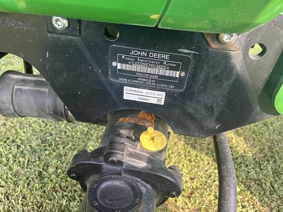 Image of John Deere 2025R equipment image 4