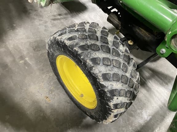 Image of John Deere 2025R equipment image 4