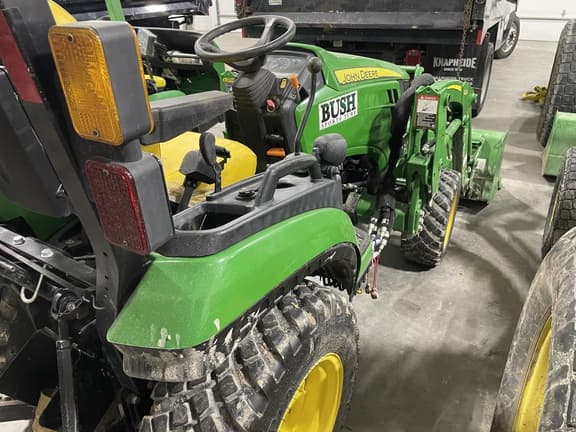 Image of John Deere 2025R equipment image 3