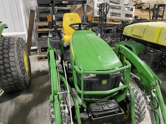 Image of John Deere 2025R equipment image 2