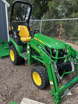 Main image John Deere 2025R