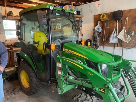 Main image John Deere 2025R