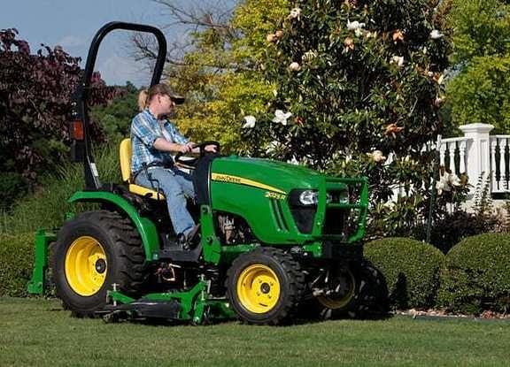 Image of John Deere 2025R equipment image 2