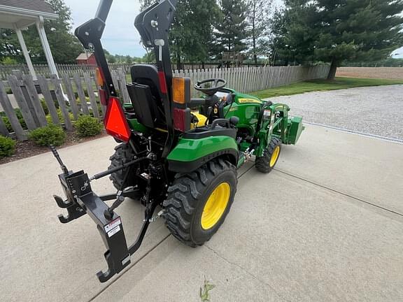 Image of John Deere 2025R equipment image 3