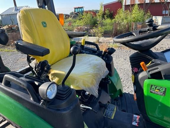 Image of John Deere 2025R equipment image 3