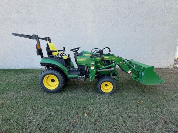 2022 John Deere 2025R Equipment Image0
