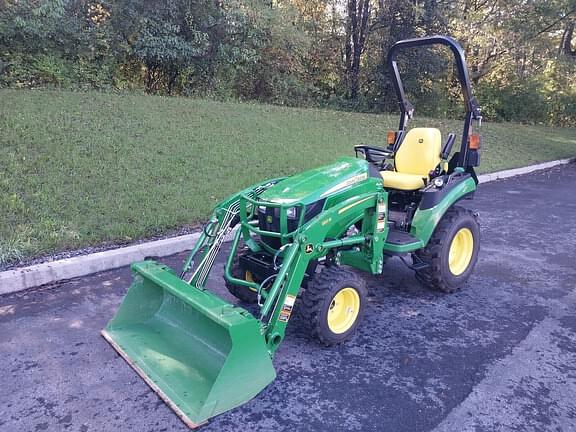 Image of John Deere 2025R equipment image 1