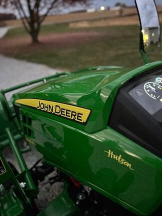 Image of John Deere 2025R equipment image 4