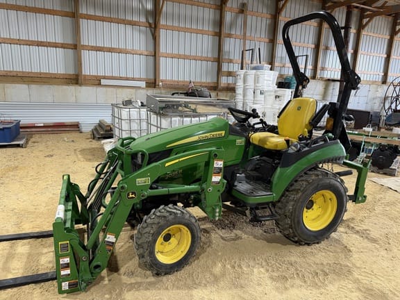 2022 John Deere 2025R Equipment Image0