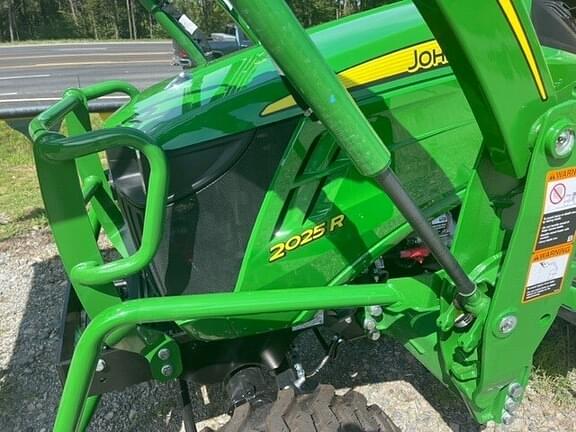 Image of John Deere 2025R equipment image 1