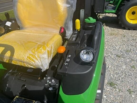 Image of John Deere 2025R equipment image 2