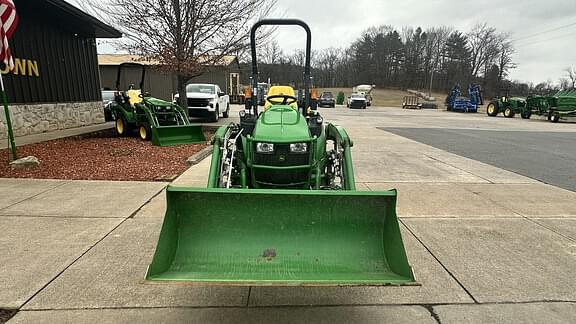 Image of John Deere 2025R equipment image 2