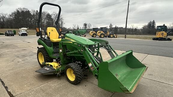 Image of John Deere 2025R equipment image 4