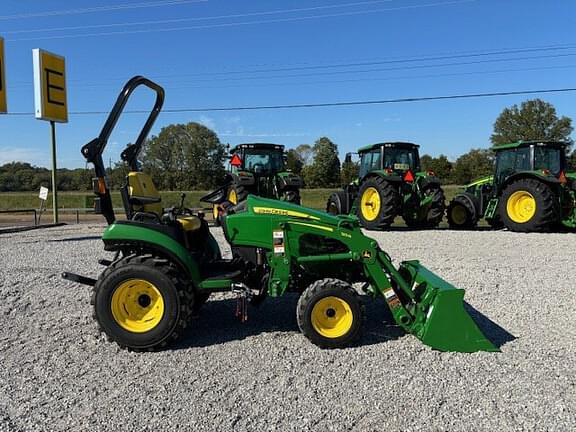 Image of John Deere 2025R equipment image 3