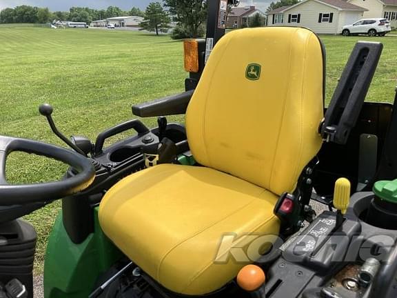 Image of John Deere 2025R equipment image 4