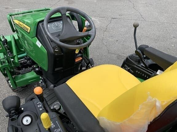 Image of John Deere 2025R equipment image 2