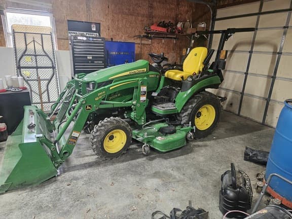 Image of John Deere 2025R equipment image 3