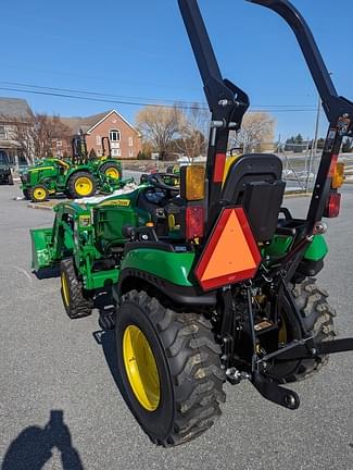 Image of John Deere 2025R equipment image 3