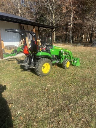 Image of John Deere 2025R equipment image 3