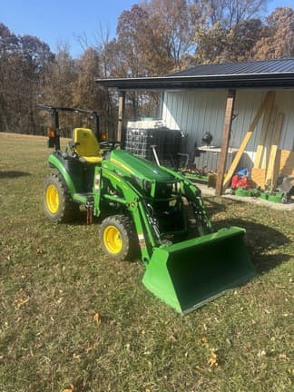 Image of John Deere 2025R equipment image 3