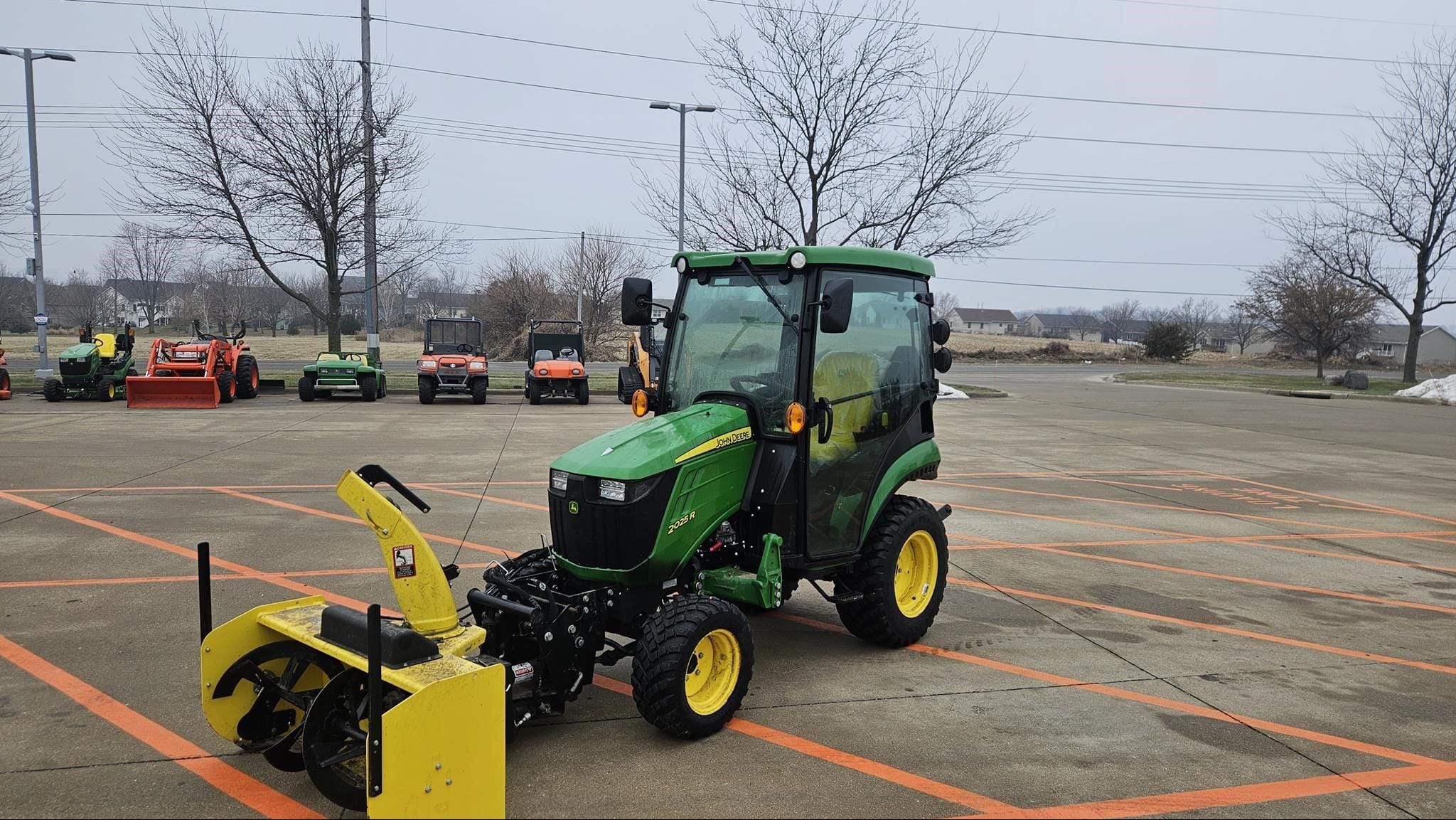 2022 John Deere 2025R Equipment Image0