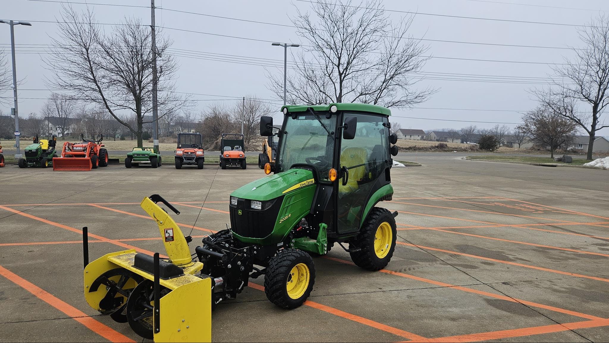 2022 John Deere 2025R Equipment Image0