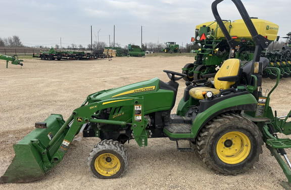 2022 John Deere 2025R Equipment Image0