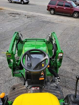 Image of John Deere 2025R equipment image 2