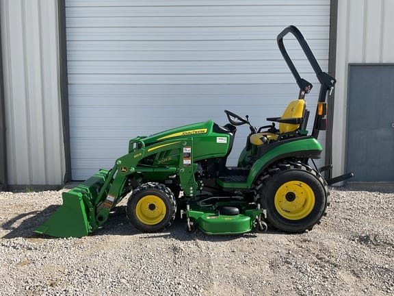2022 John Deere 2025R Equipment Image0
