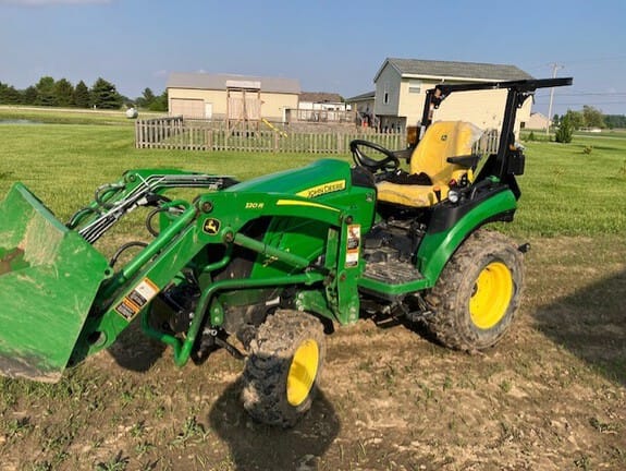 2022 John Deere 2025R Equipment Image0