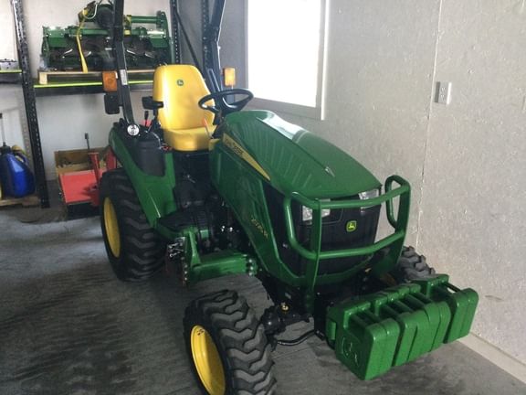2022 John Deere 2025R Equipment Image0