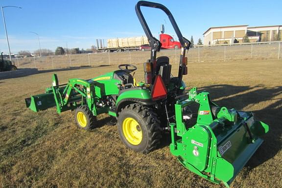 Image of John Deere 2025R equipment image 3