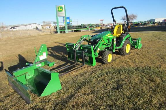 Image of John Deere 2025R equipment image 1