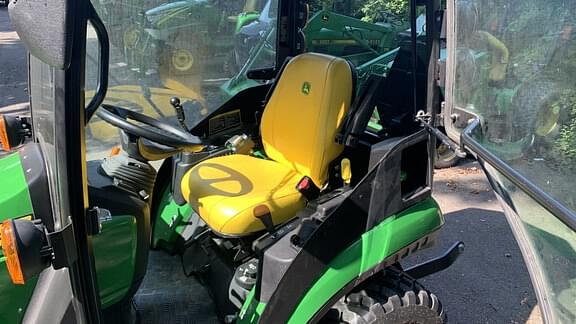 Image of John Deere 2025R equipment image 2