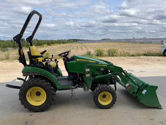 2022 John Deere 2025R Equipment Image0