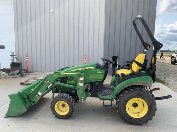 Image of John Deere 2025R equipment image 1