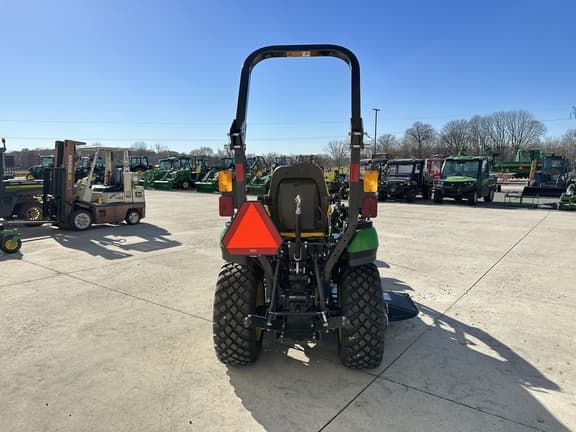Image of John Deere 2025R equipment image 4