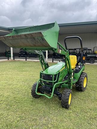 Image of John Deere 2025R equipment image 3