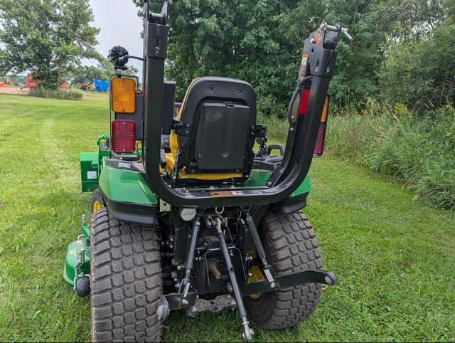 Image of John Deere 2025R equipment image 3
