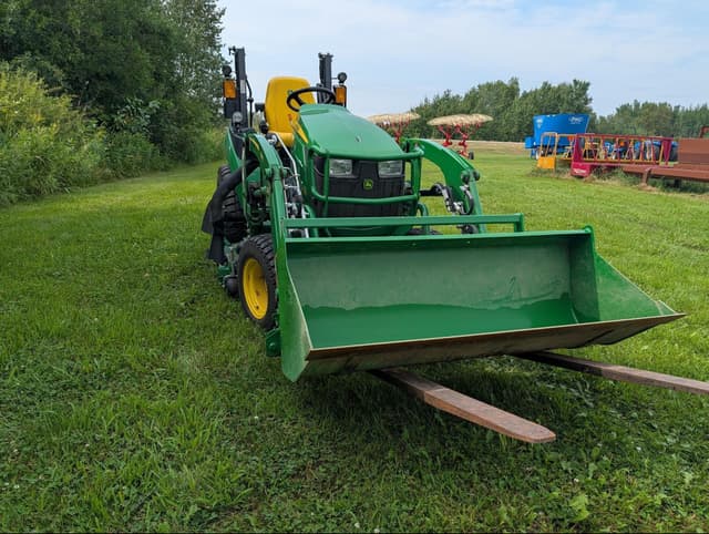 Image of John Deere 2025R equipment image 1