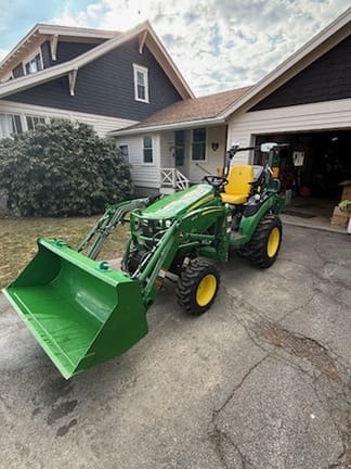 2023 John Deere 2025R Equipment Image0