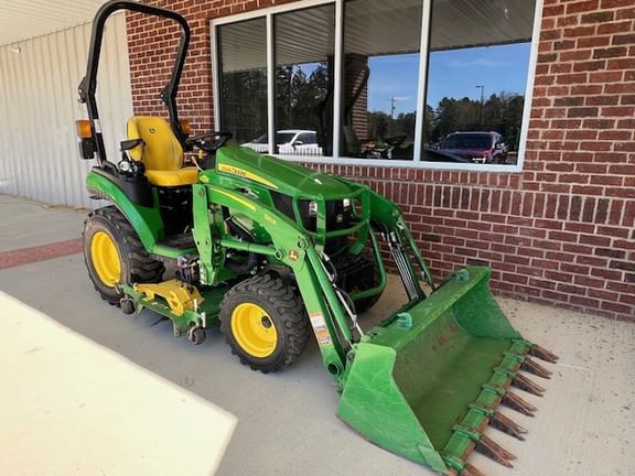 2022 John Deere 2025R Equipment Image0