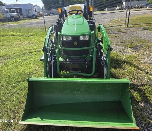 Image of John Deere 2025R equipment image 3