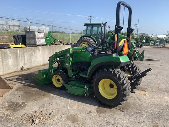Image of John Deere 2032R equipment image 2