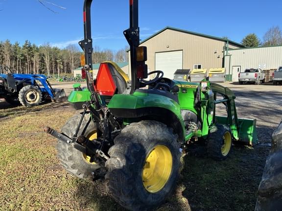 Image of John Deere 2032R equipment image 3