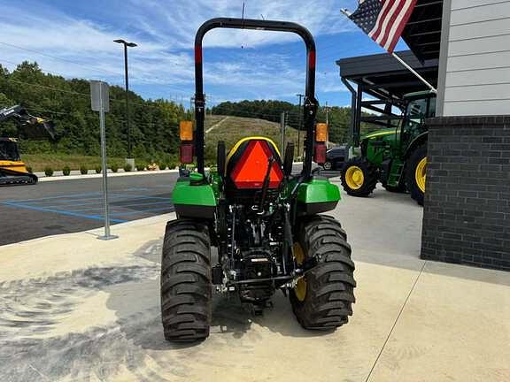 Image of John Deere 2032R equipment image 4