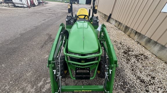 Image of John Deere 2032R equipment image 4