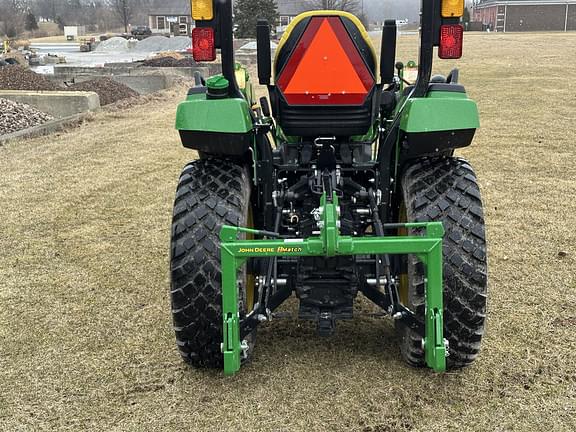 Image of John Deere 2032R equipment image 4