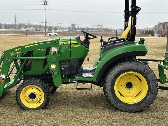 Image of John Deere 2032R equipment image 3